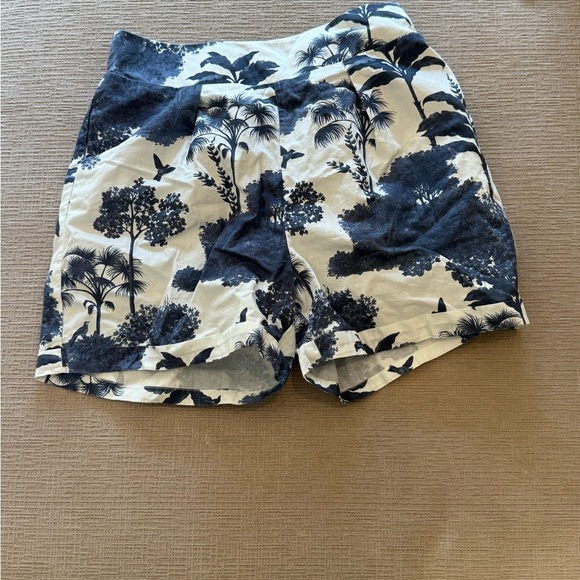 Maaji shorts - Picture 2 of 2